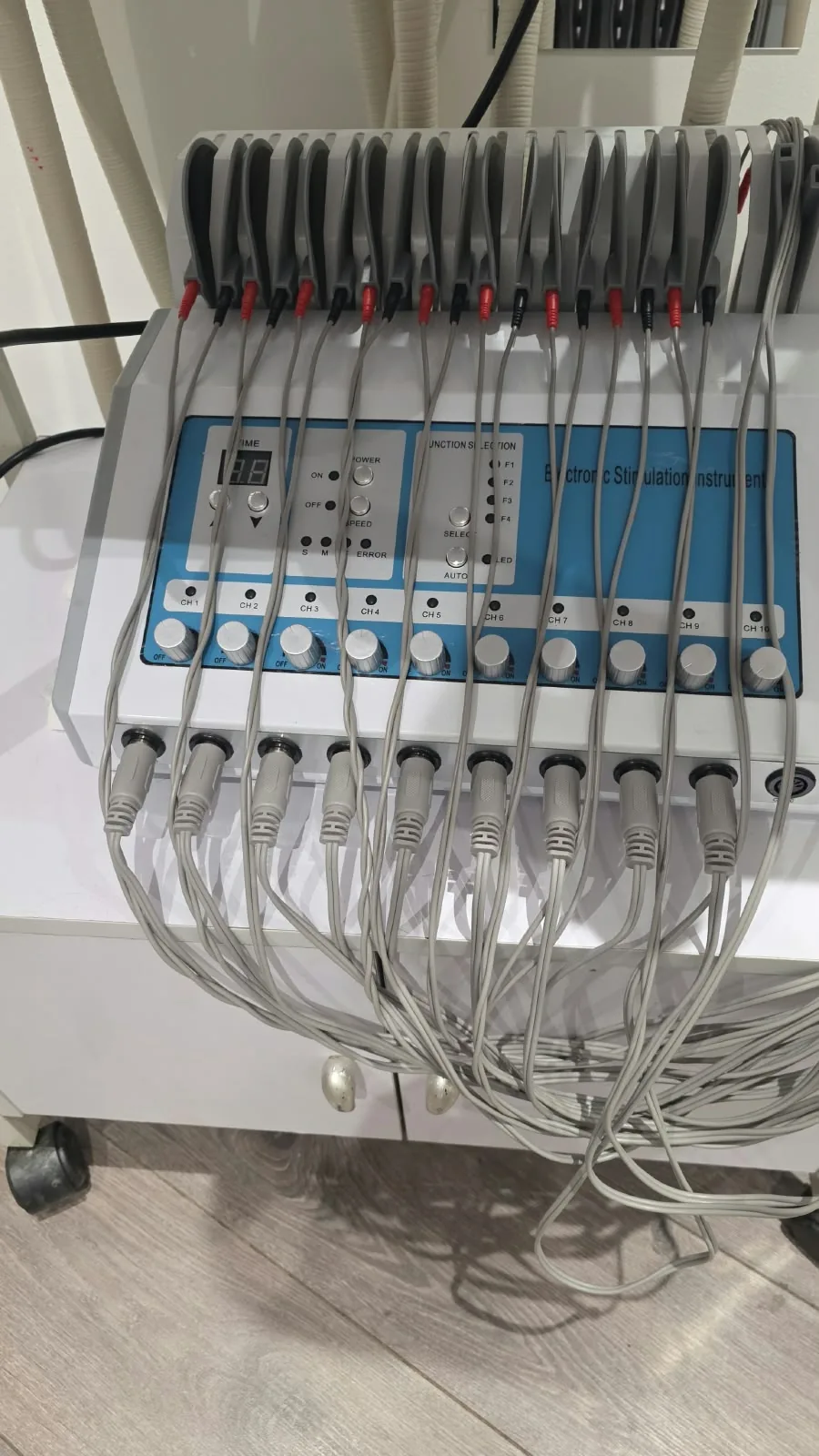 EMS unit with its electrode cables