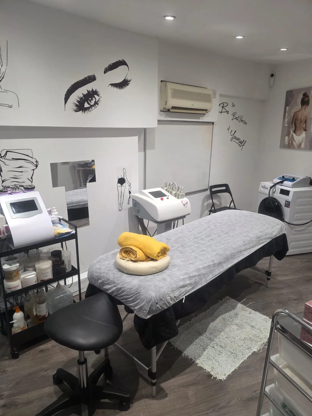 Treatment room with bed, devices and flowered curtains